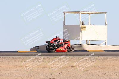 media/Nov-17-2024-CVMA (Sun) [[1fec520723]]/Race 11-Amateur Supersport Open/